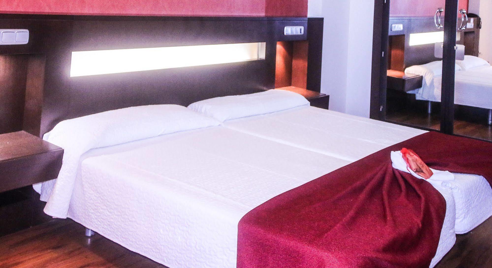 Hotel La Cantuena (Adults Only) Fuenlabrada Exteriör bild